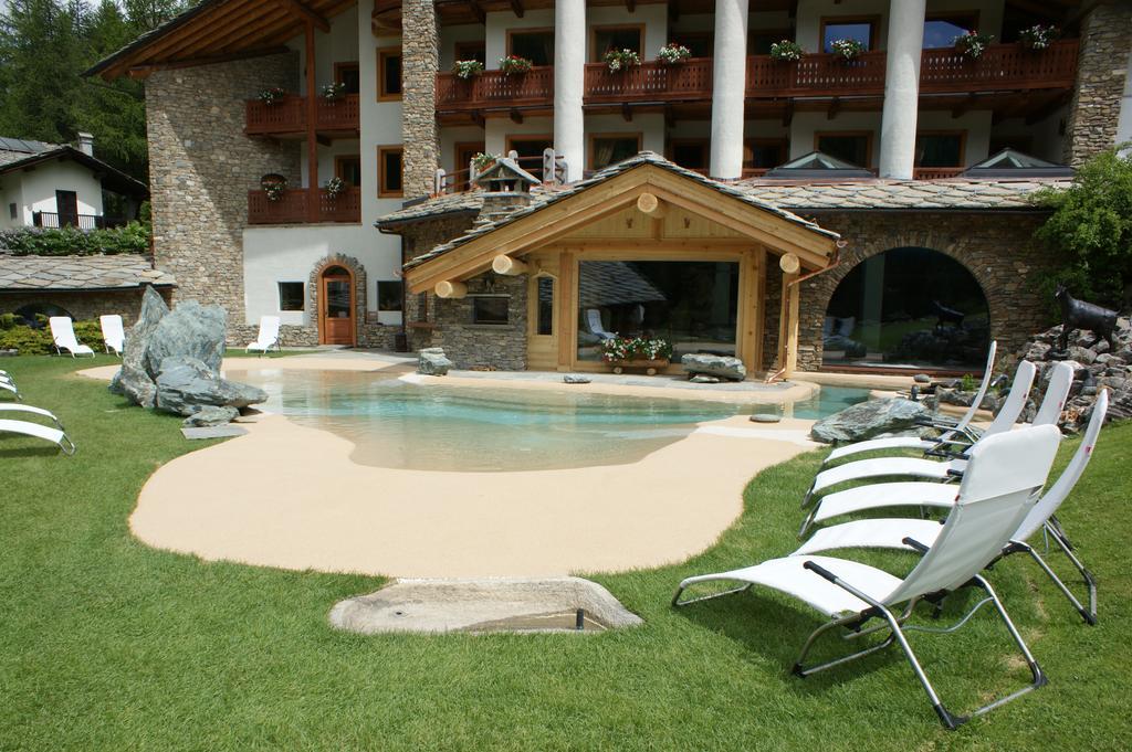 Eco Wellness Hotel Notre Maison Cogne Exterior photo